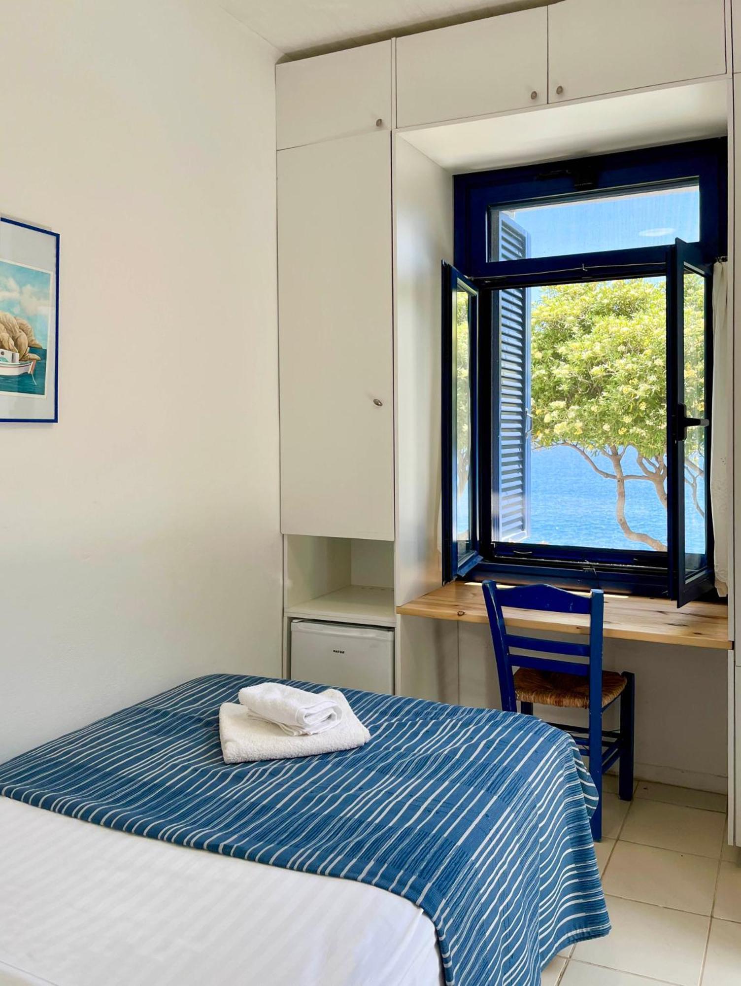 Agriolykos Pension Ágios Kírykos Extérieur photo