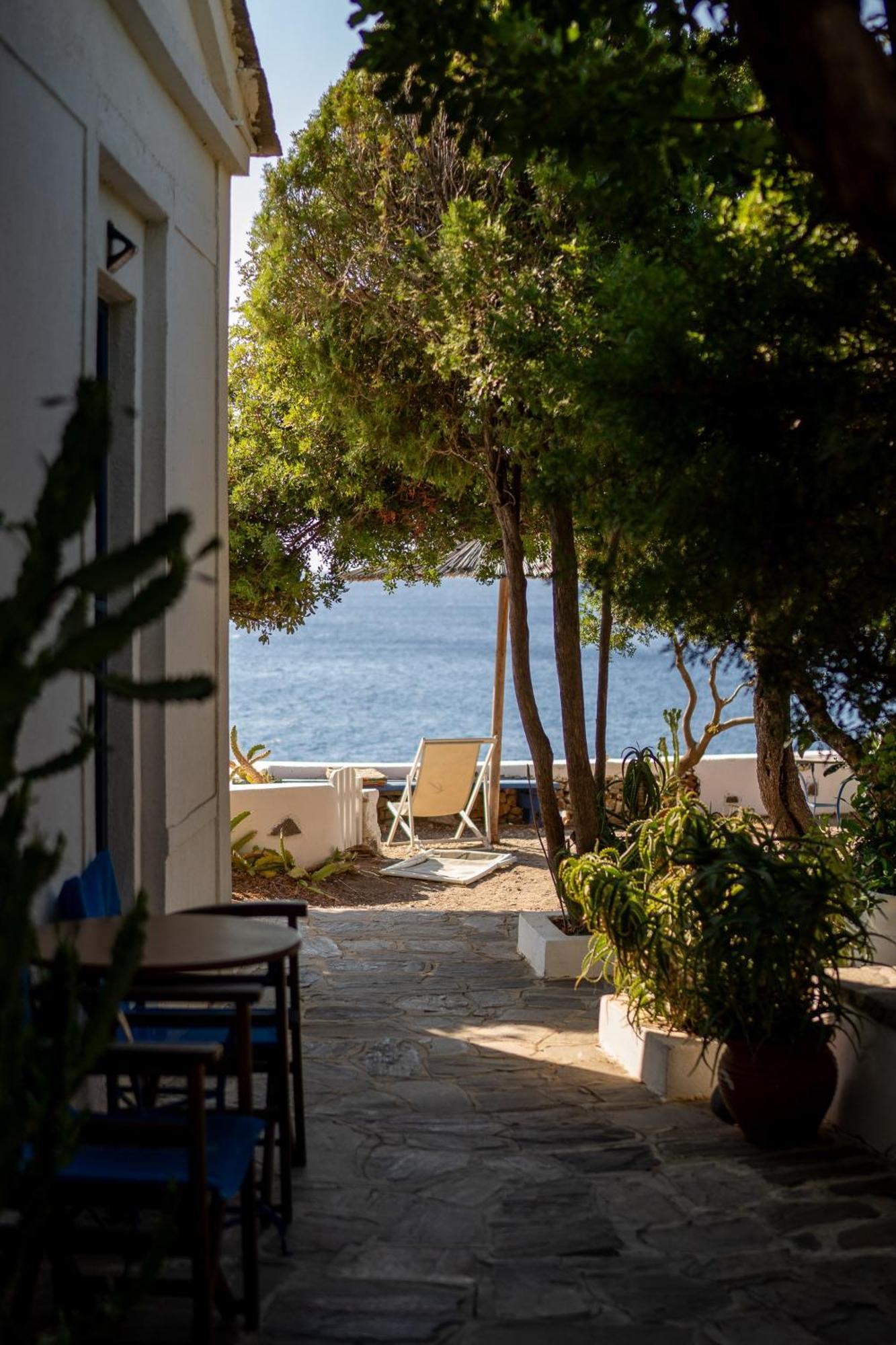 Agriolykos Pension Ágios Kírykos Extérieur photo